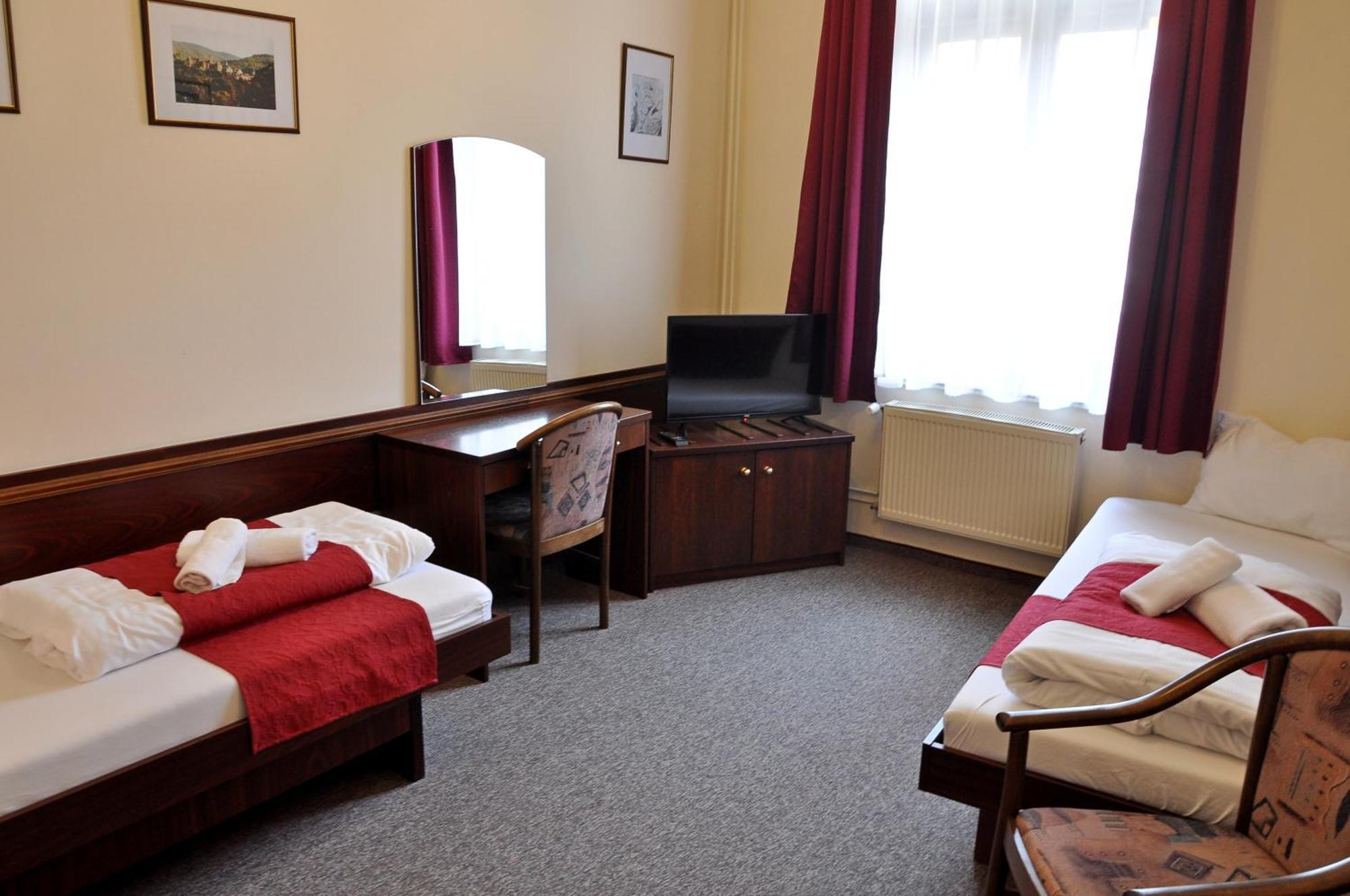 Hotel U Bílého koně Loket Habitación foto